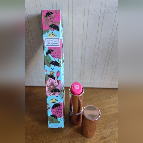 WINKY LUX (2 Pieces) Purrfect Pout Lipstick AND Eyeliner - Picture 1 of 4